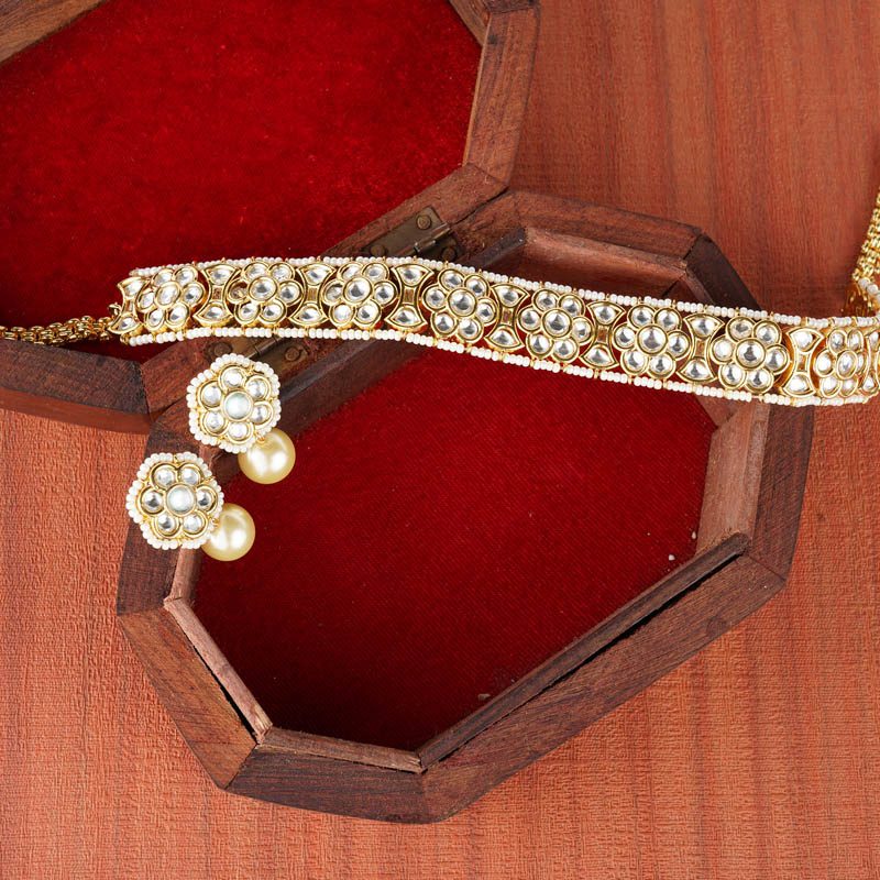 Glittering Kundan Choker Set