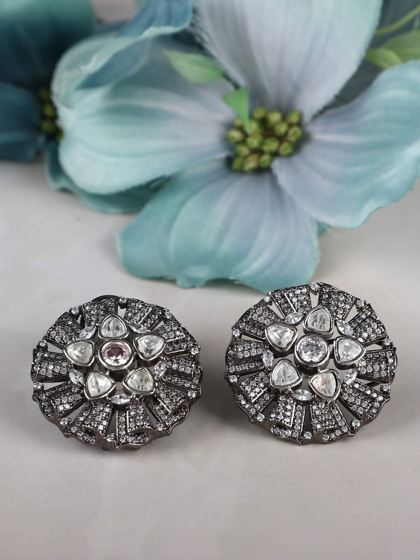22KT Gold Plated Kundan Classic Grey Studs Earring Set - Auraa Trends - Studs -Auraa Trends Aura Trends