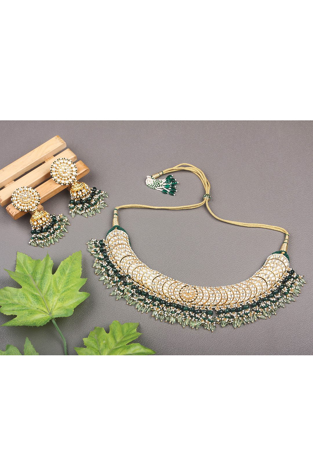 Sumptuous Gold Plated Kundan Necklace Set