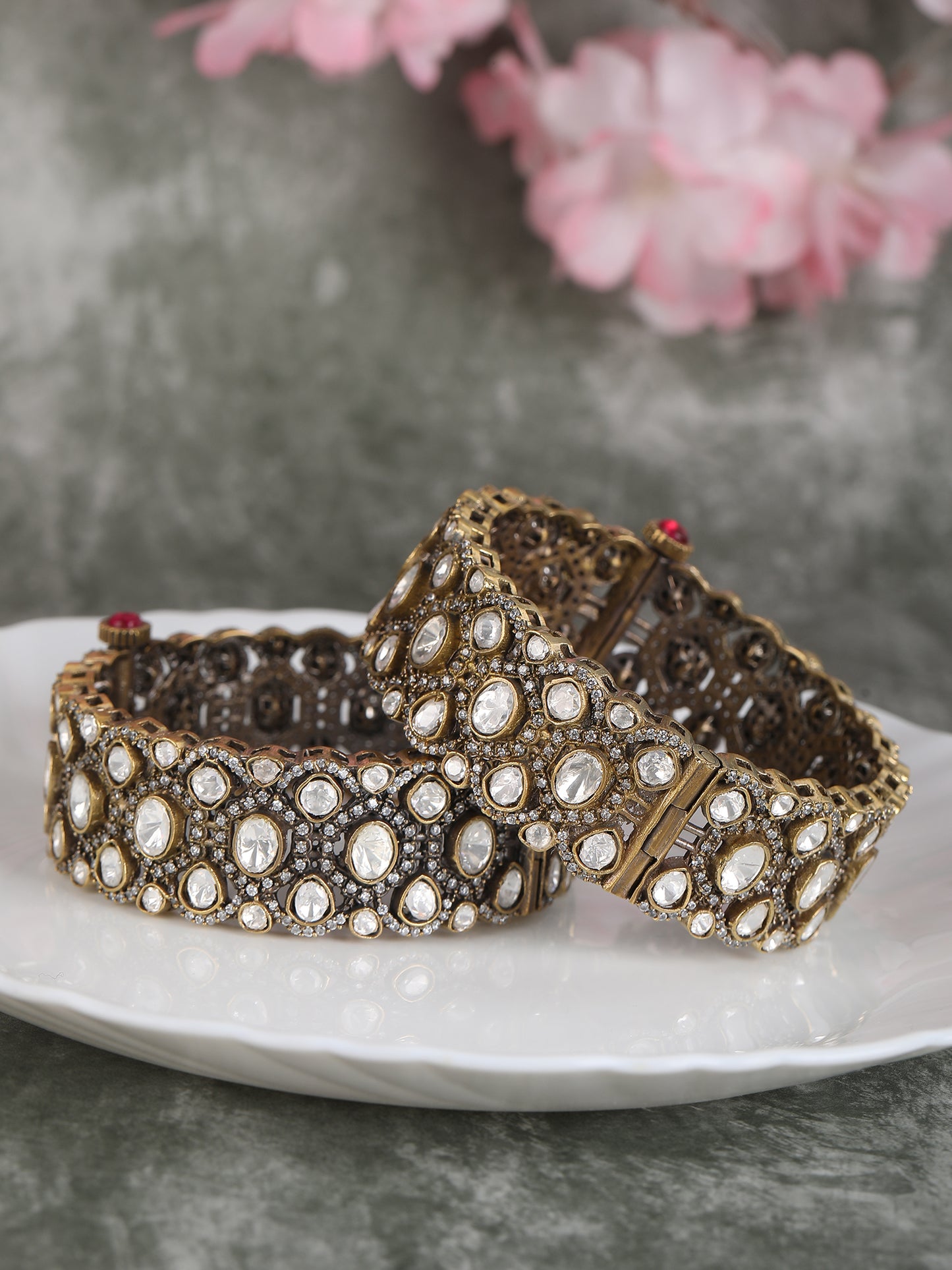 Antique Kundan Bangles – Gold & Black Jewelry