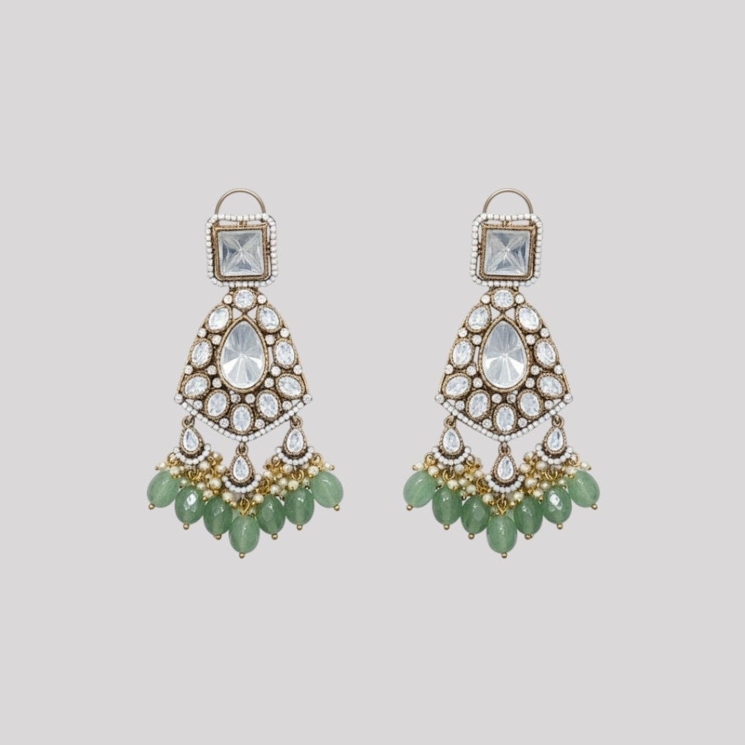 “Kundan choker necklace set with mirror stones and green bead drops, paired with matching earrings – bridal and ethnic jewellery for women.”