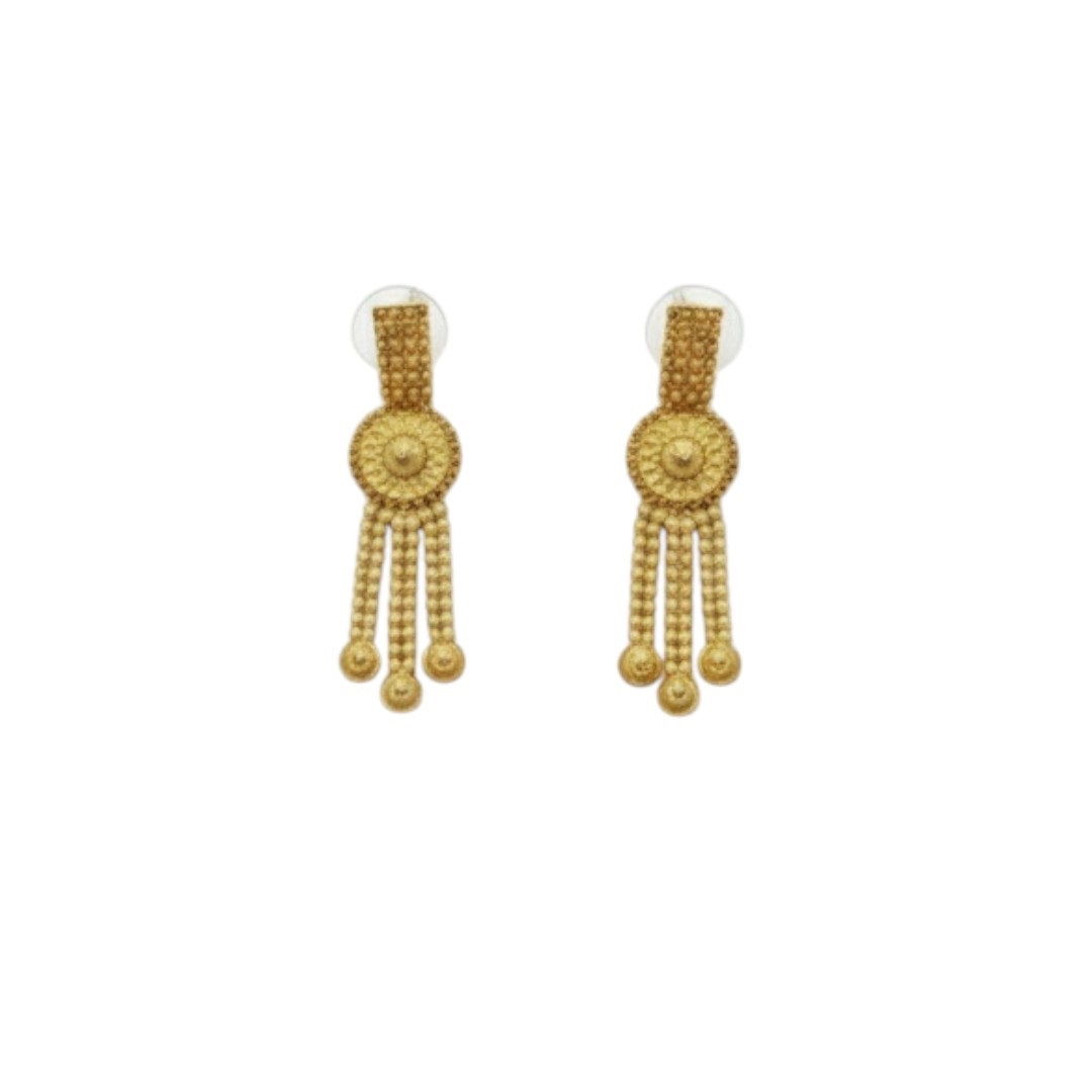 Traditional bridal gold-plated Kundan necklace set with matching earrings and maang tikka displayed on red velvet stand.