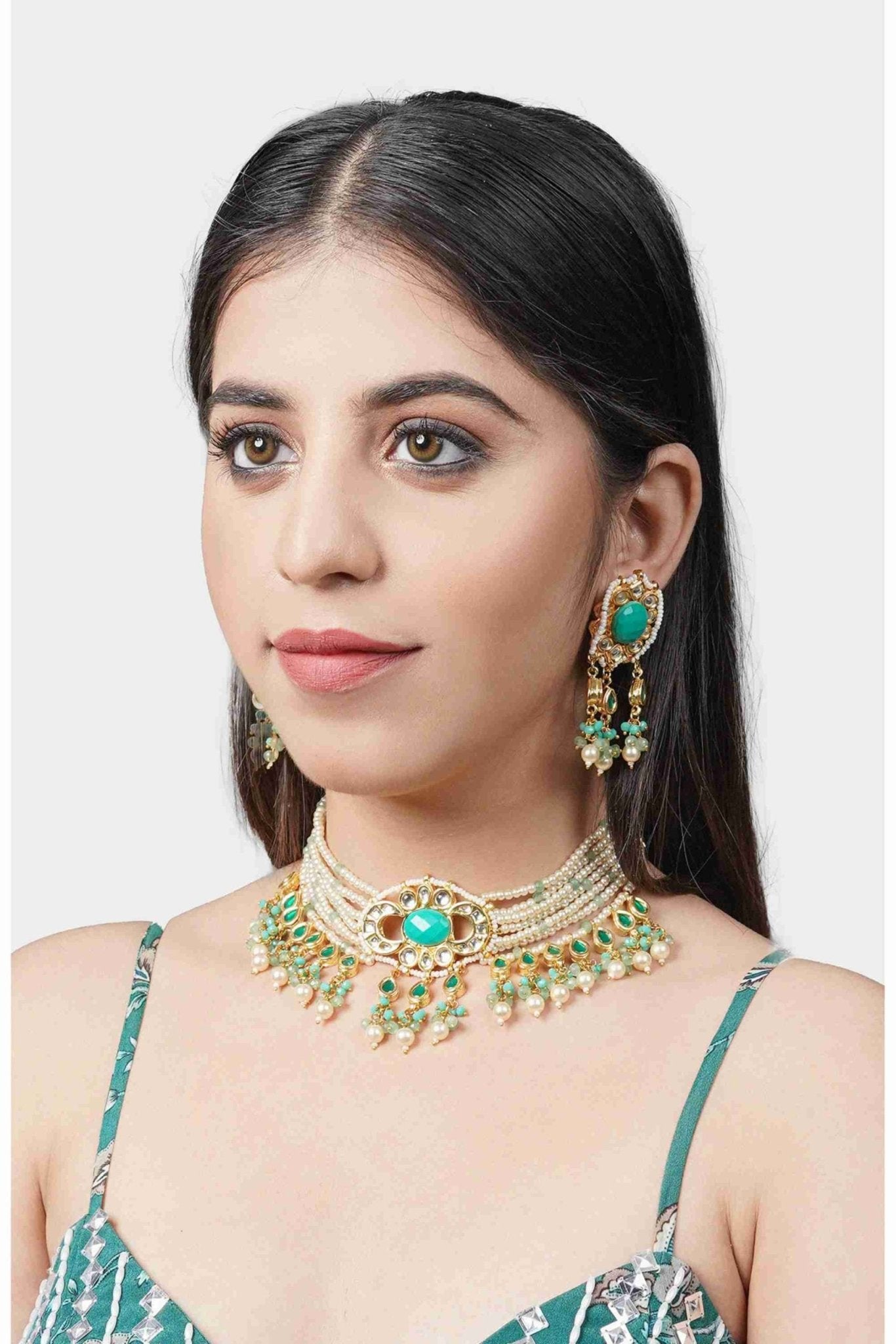 Alluring Gold Plated Kundan Necklace Set - Auraa Trends - Necklaces - Auraa Trends - Alluring Gold Plated Kundan Necklace Set
