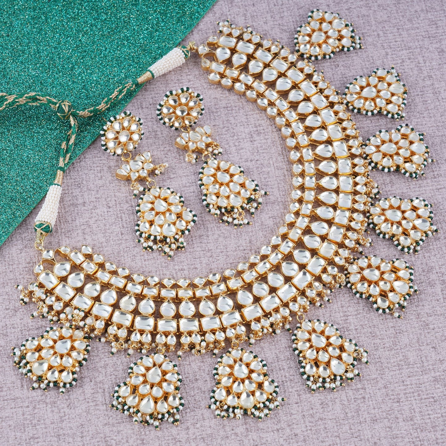 Bedazzling Kundan Necklace Set. Meticulously crafted with gold plating - Auraa Trends - Necklaces -