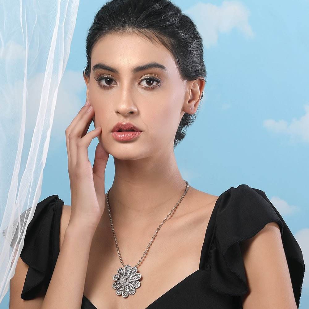 Buy Aviana Beautiful Silver-Tone Floral Pendant Women's Necklace - Auraa Trends