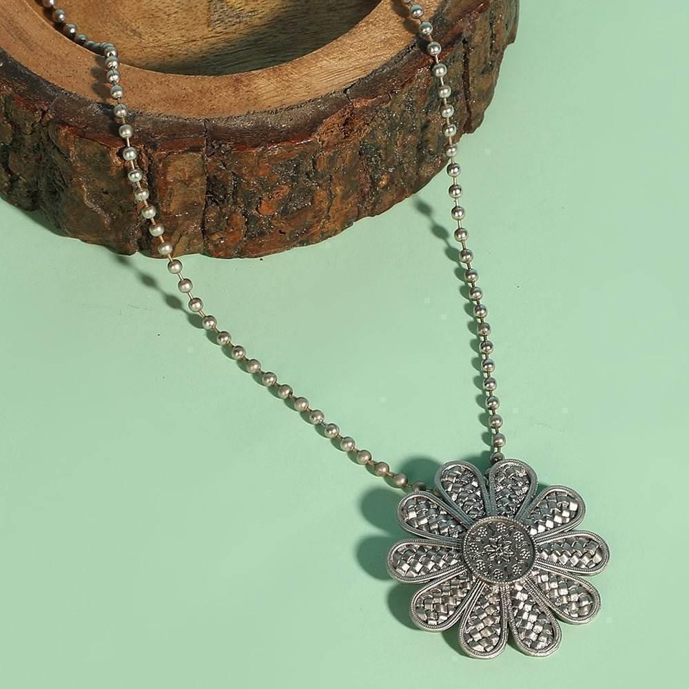 Buy Aviana Beautiful Silver-Tone Floral Pendant Women's Necklace - Auraa Trends