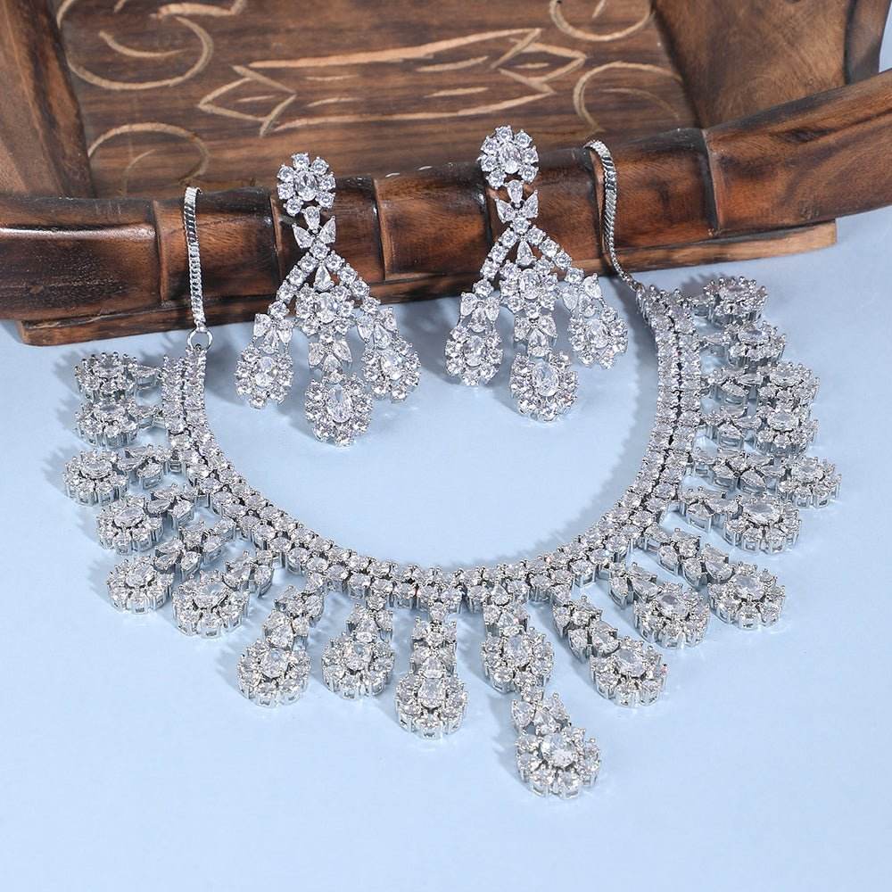 Complete Your Outfit With This Elegant Necklace Set - Auraa Trends