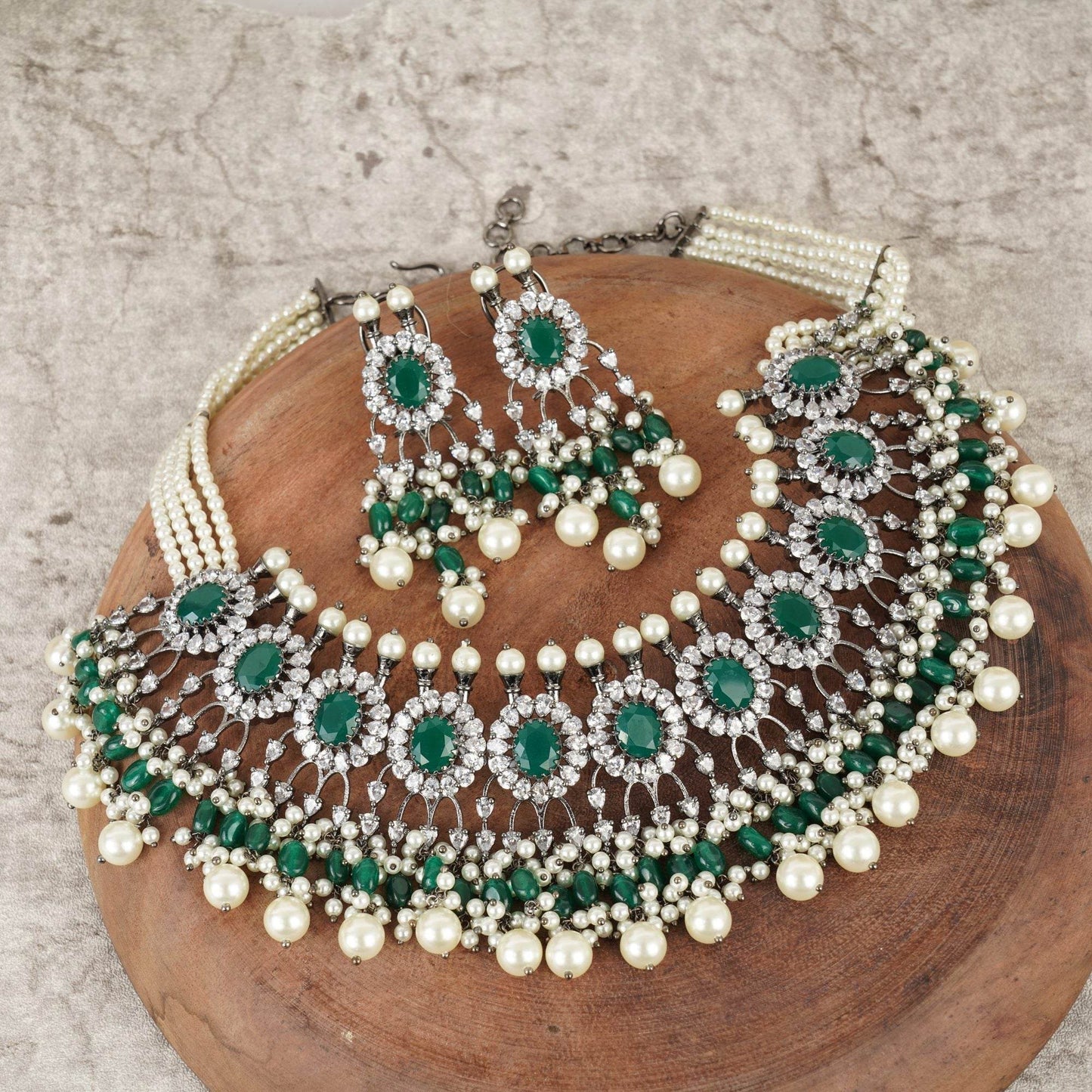 Dignified Kundan Necklace Set - Auraa Trends
