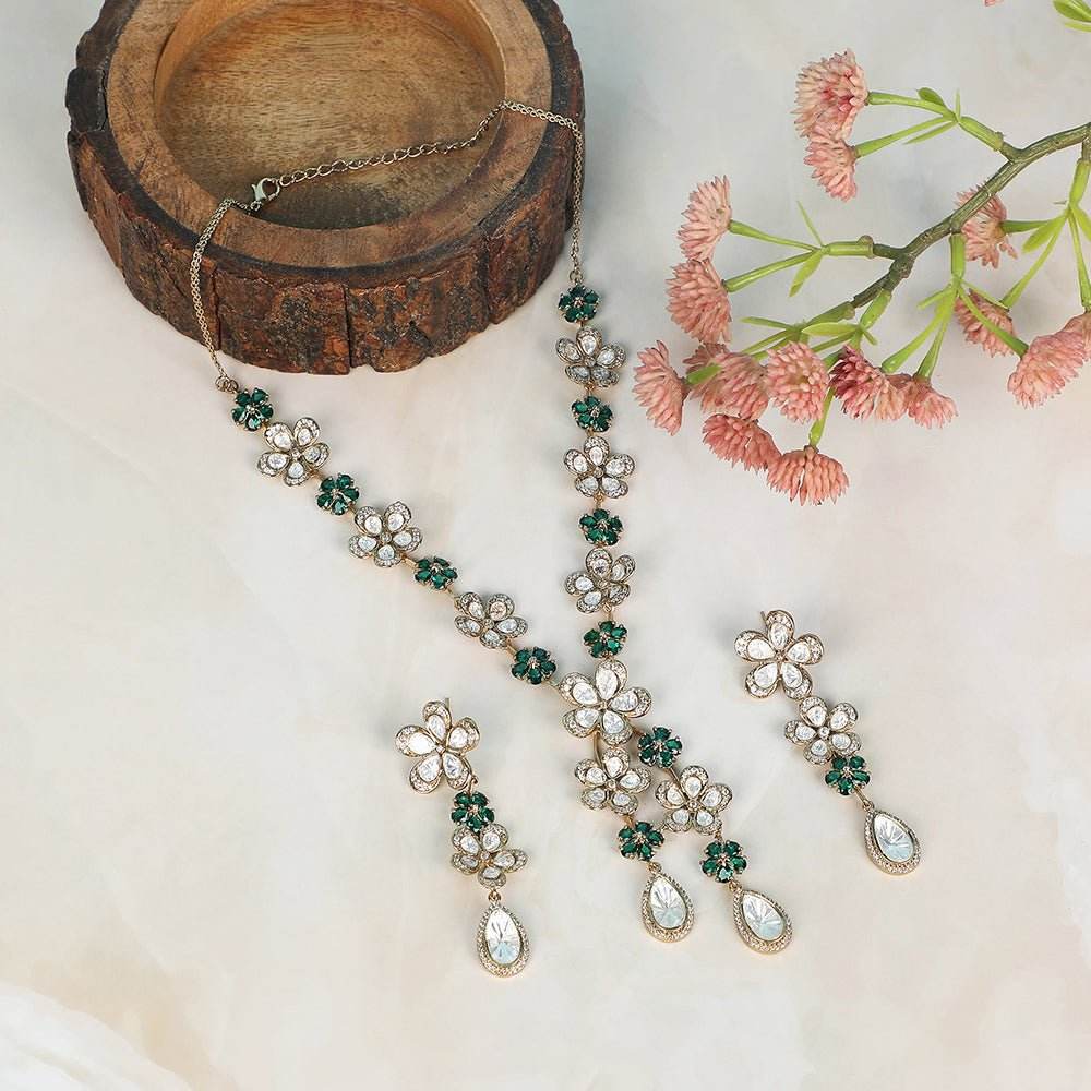 Elegant Floral Diamond-Cut Necklace and Earring Set - Auraa Trends
