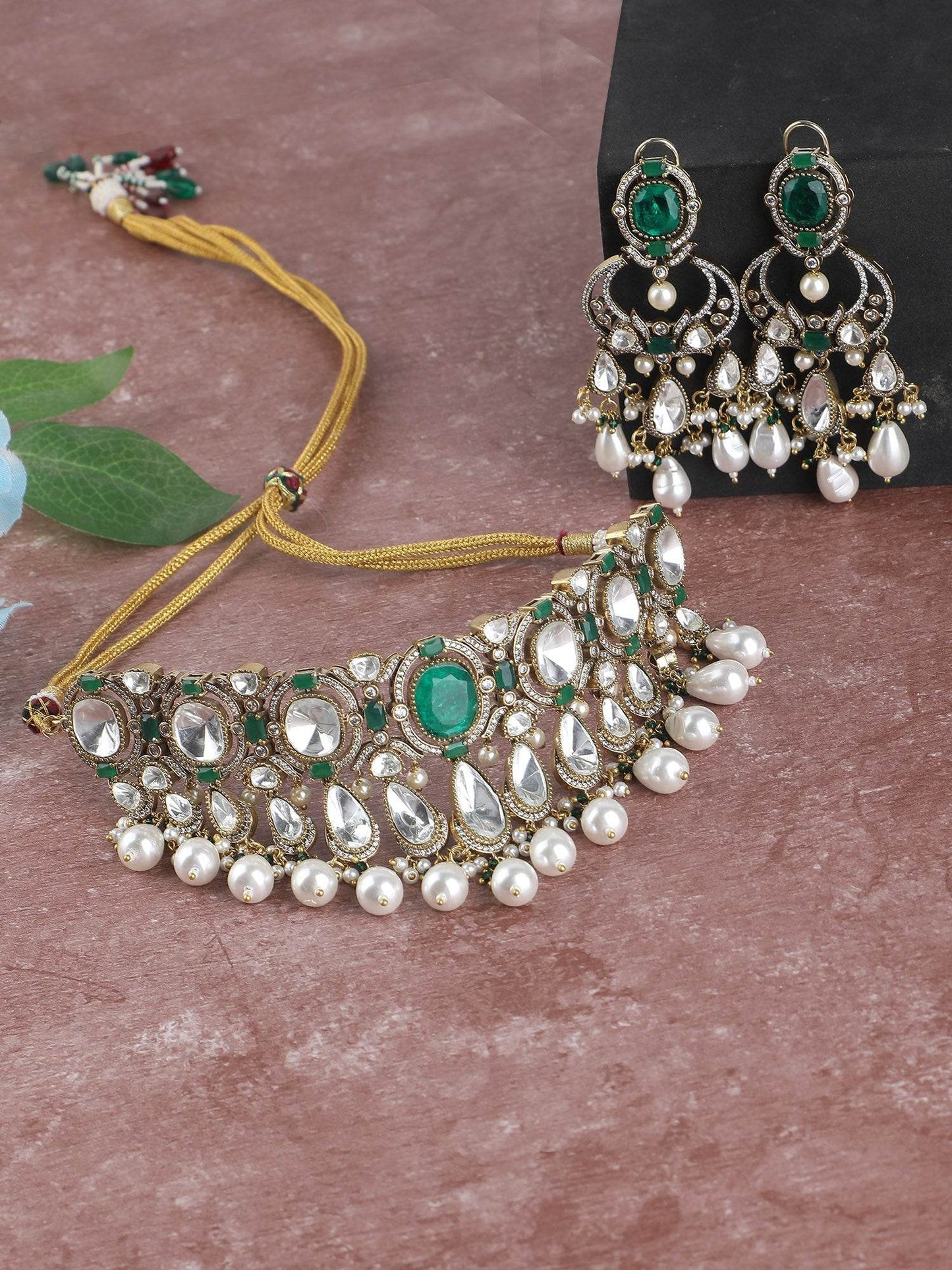 Elegant Green Beaded Choker Necklace Set with Gold-Toned & White Gold Accents - Auraa Trends