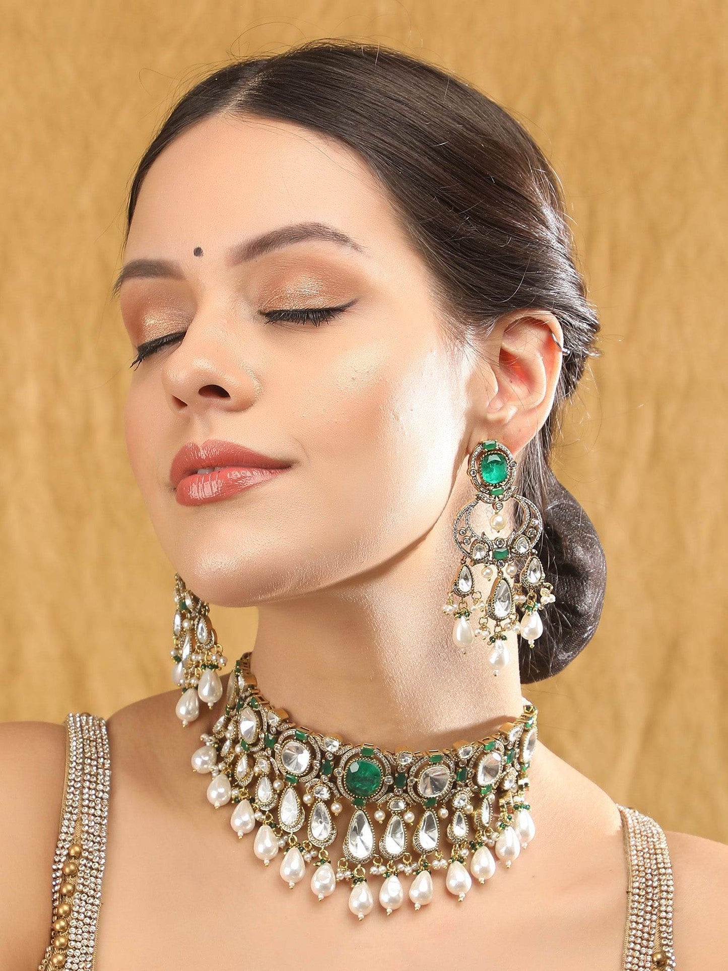 Elegant Green Beaded Choker Necklace Set with Gold-Toned & White Gold Accents - Auraa Trends