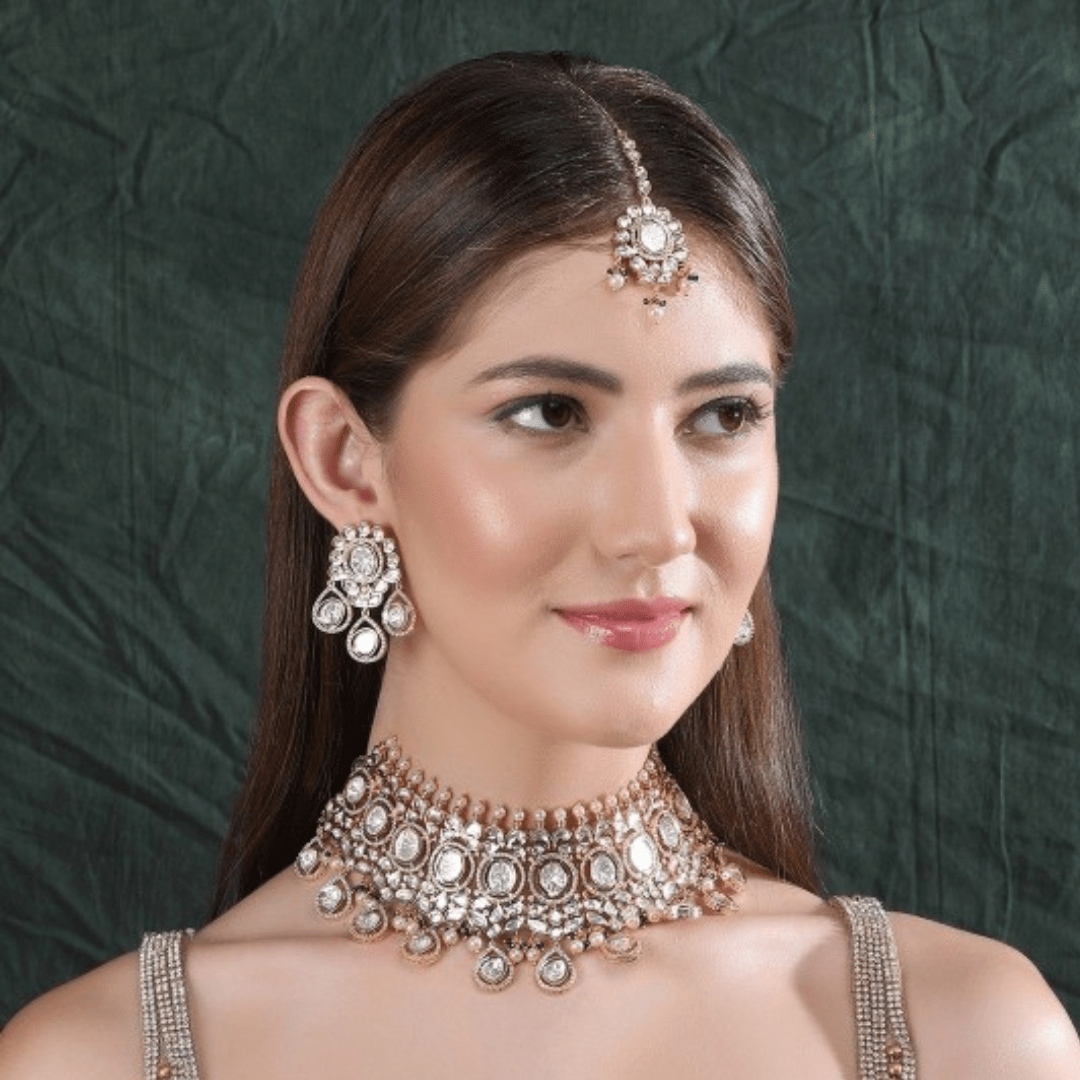 Elegant Kundan Bridal Necklace Set with Earrings & Maangtikka - Choker - Auraa Trends - Elegant Kundan Bridal Necklace Set