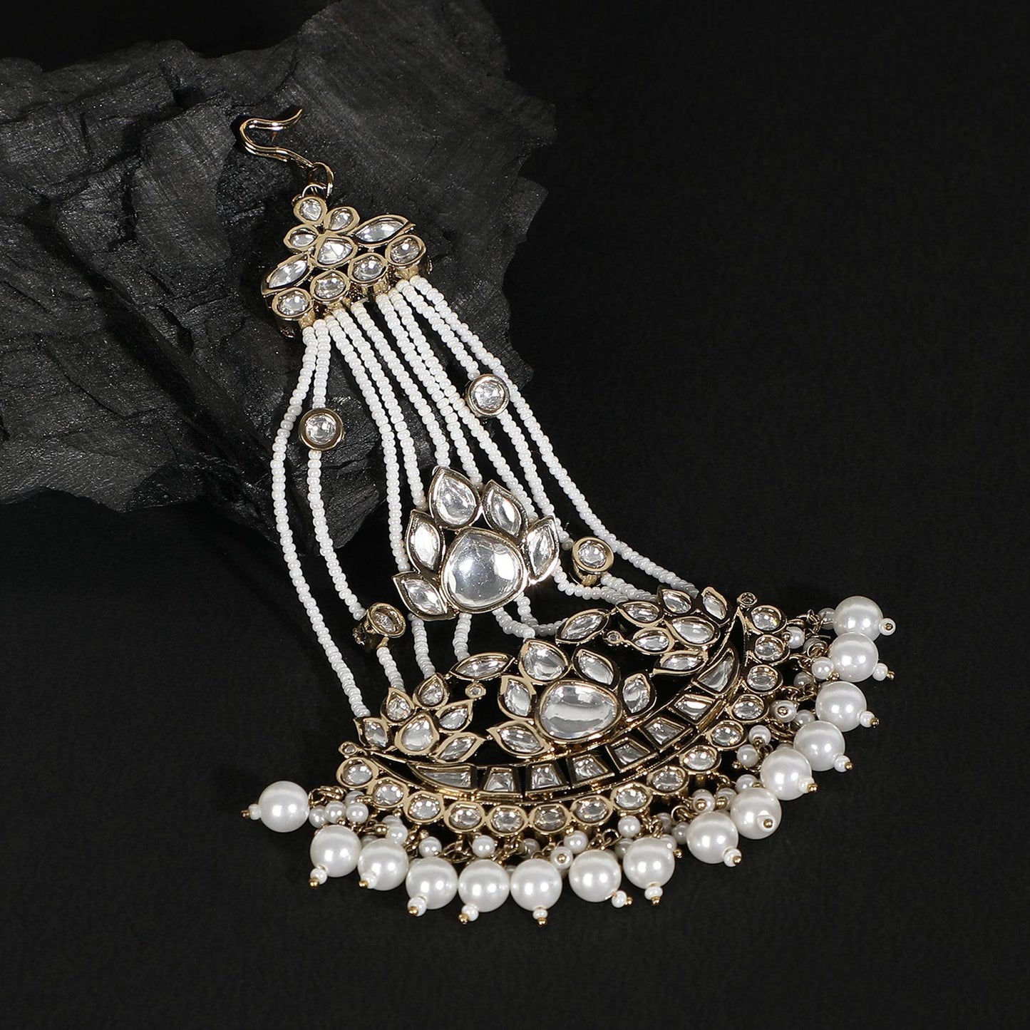 Elegant Kundan & Pearl Passa – Bridal & Festive Wear - Auraa Trends