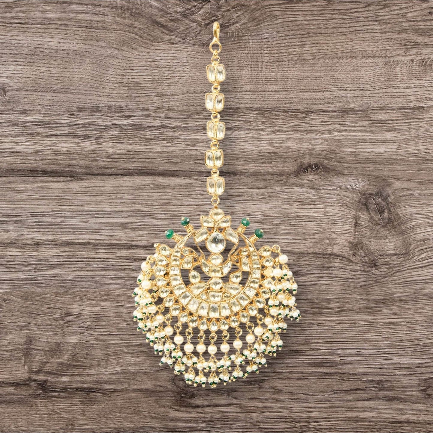 Elegant Lady in Traditional Indian Attire Maangtikka - Auraa Trends