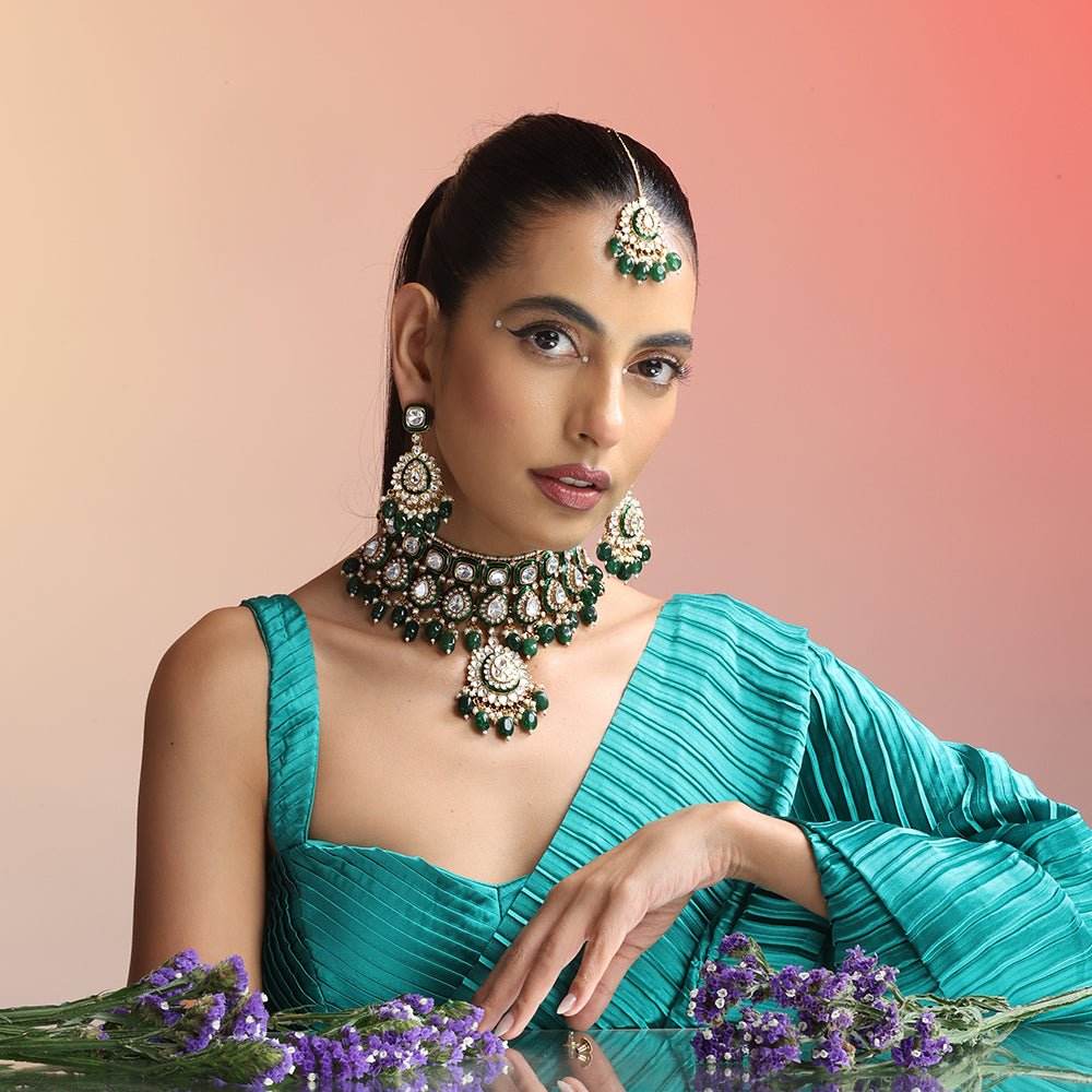 Emerald Green Kundan Bridal Jewelry Set – Statement Necklace, Earrings Maangtikka - Auraa Trends