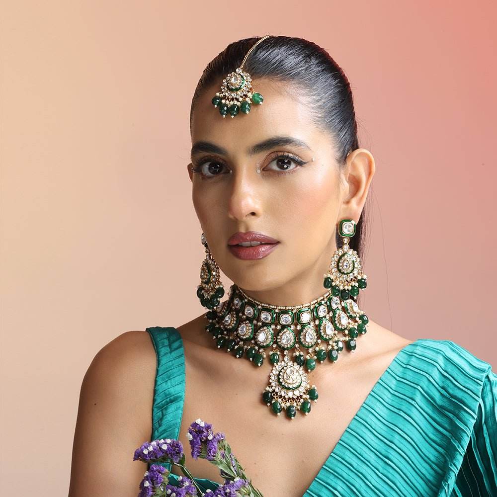 Emerald Green Kundan Bridal Jewelry Set – Statement Necklace, Earrings Maangtikka - Auraa Trends