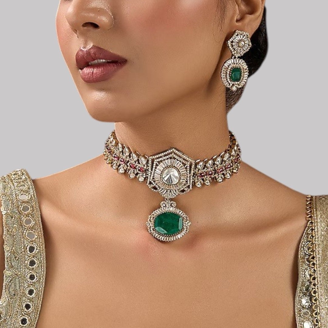 Emerald Green Kundan Choker Necklace Set with Earrings - Auraa Trends - Necklace Set - - Auraa Trends - Emerald Green Kundan Choker Necklace Set with Earrings
