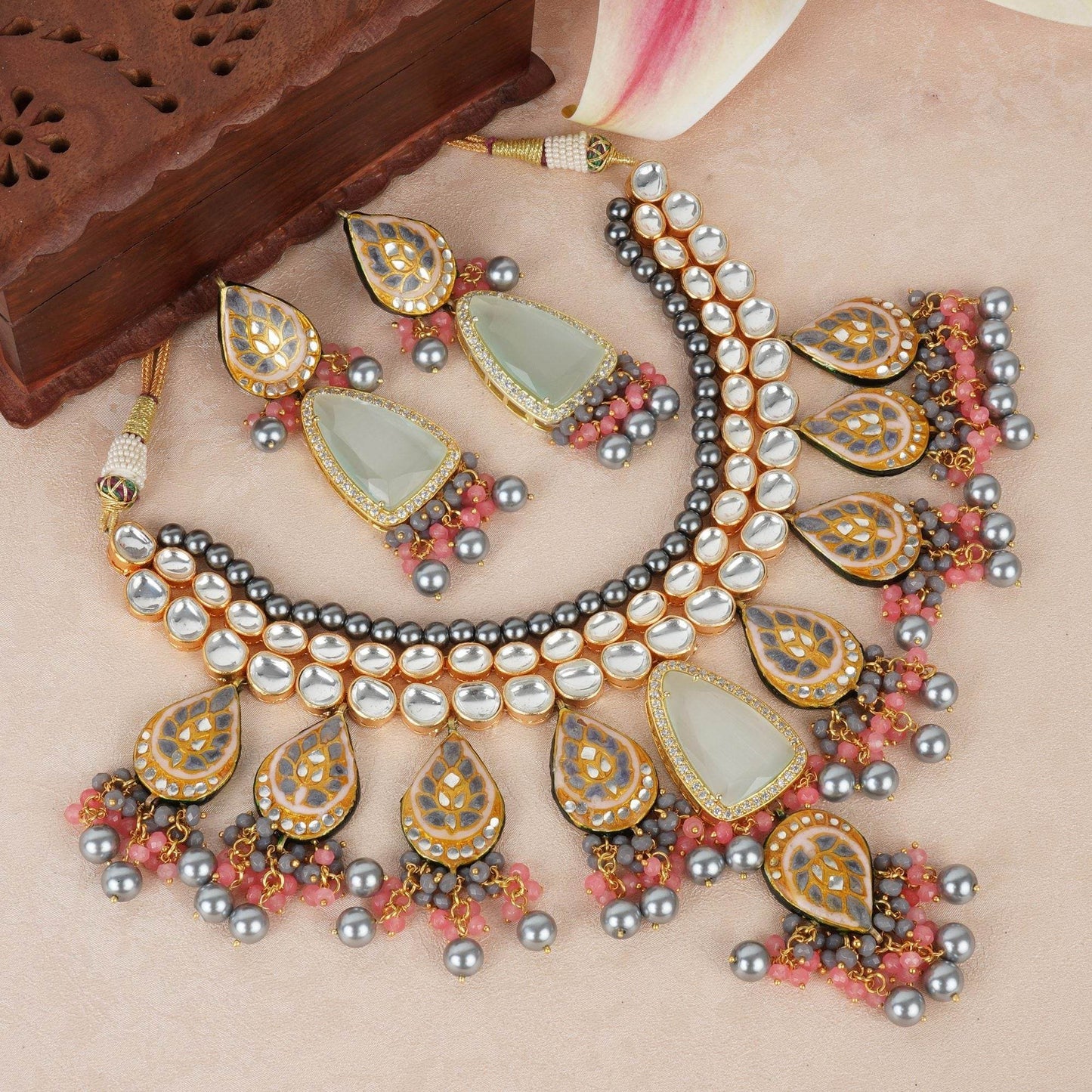 Enchanting Kundan Necklace Set - Auraa Trends