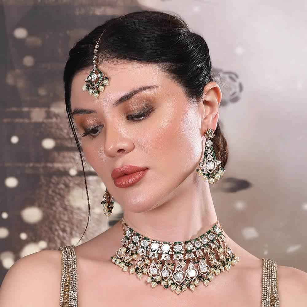 Exquisite Kundan Bridal Choker Necklace Set with Maangtikka - Auraa Trends