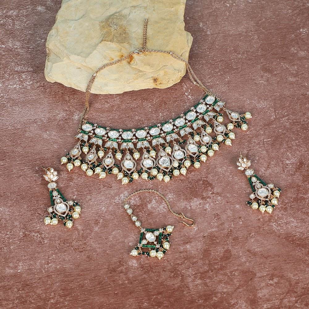 Exquisite Kundan Bridal Choker Necklace Set with Maangtikka - Auraa Trends