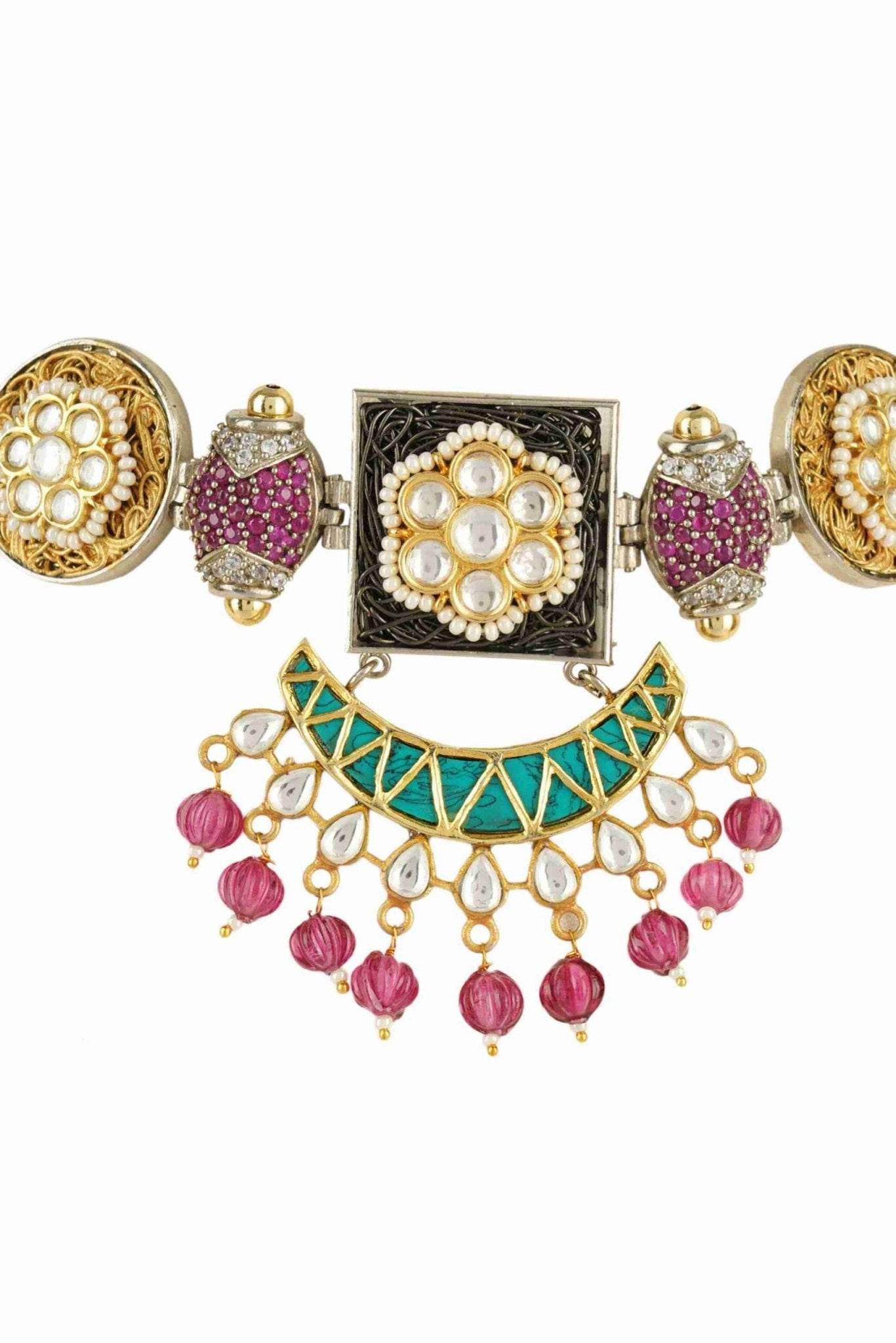 Glistening Gold Plated Kundan Choker Necklace Set - Auraa Trends