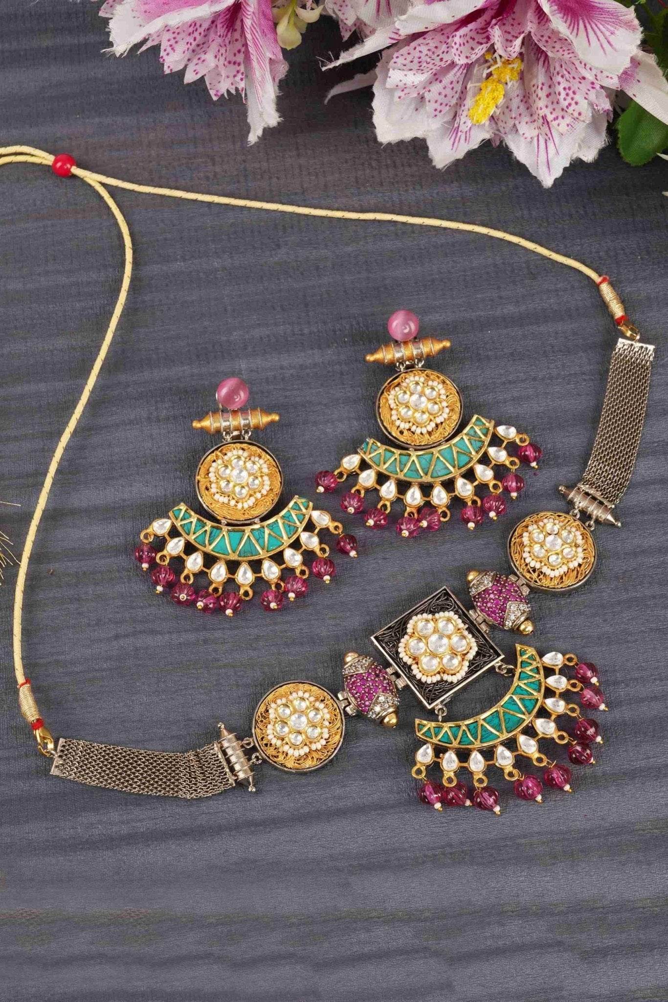 Glistening Gold Plated Kundan Choker Necklace Set - Auraa Trends