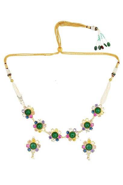 Glittering Gold Plated Kundan Necklace Set - Auraa Trends