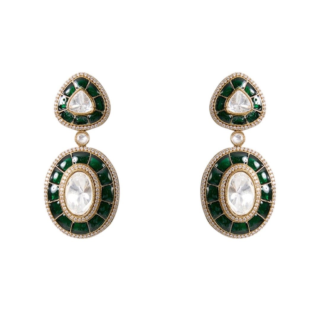 Gold Finish Kundan Polki Necklace Set with Emerald Edge – Bridal Jewelry - Auraa Trends - Necklace - - Auraa Trends - Gold Finish Emerald - Edged Kundan Polki Necklace Set Traditional Bridal Necklace with Matching Earrings Ethnic Indian Necklace Set with Emerald and Kundan Stones Mixed Metal Kundan Polki Necklace for Festive Wear