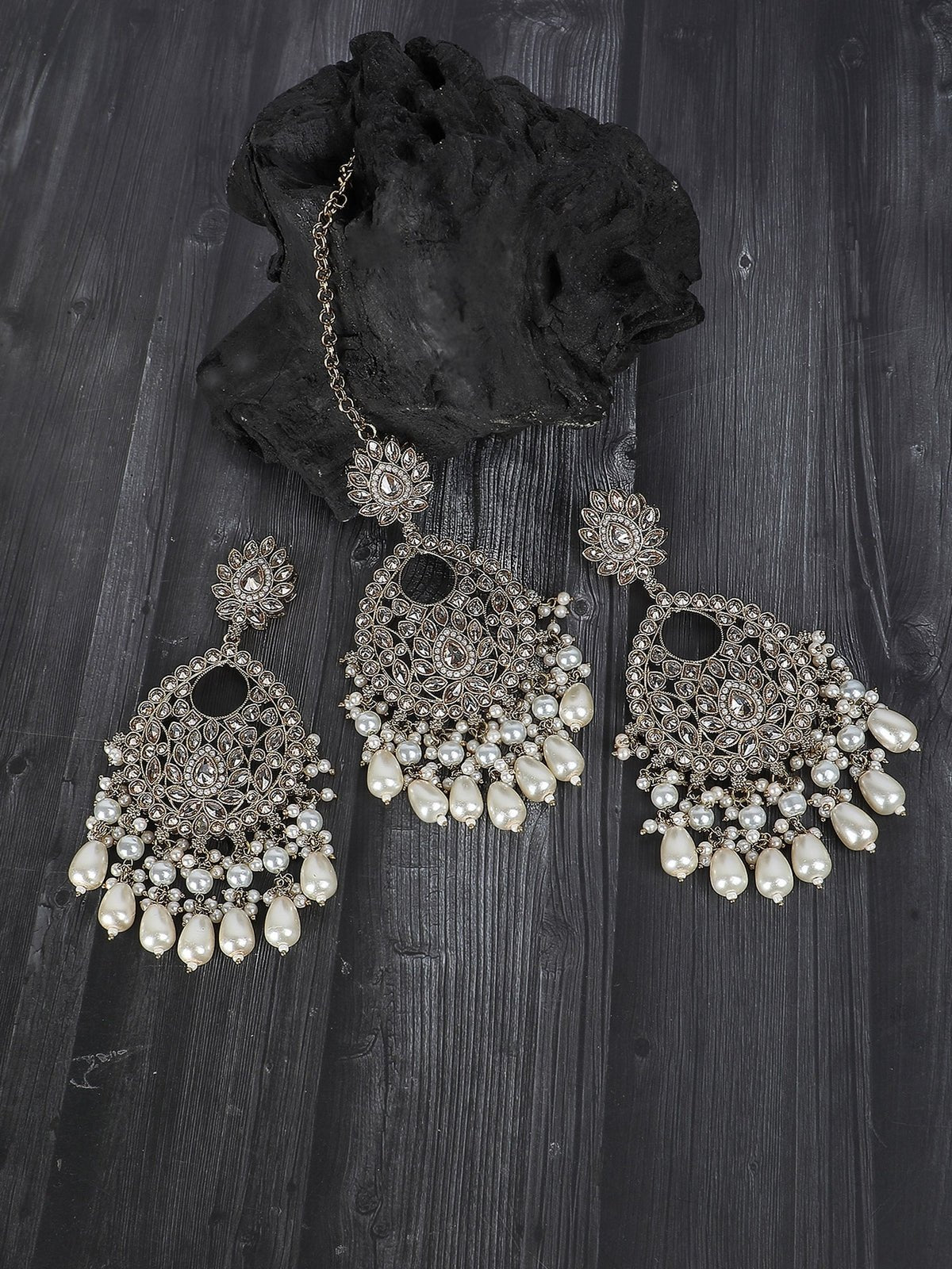 Gold-Plated Kundan Chandbaali and Maangtikka set - Auraa Trends - Earring Set - Bridal Collection Contemporary Earring