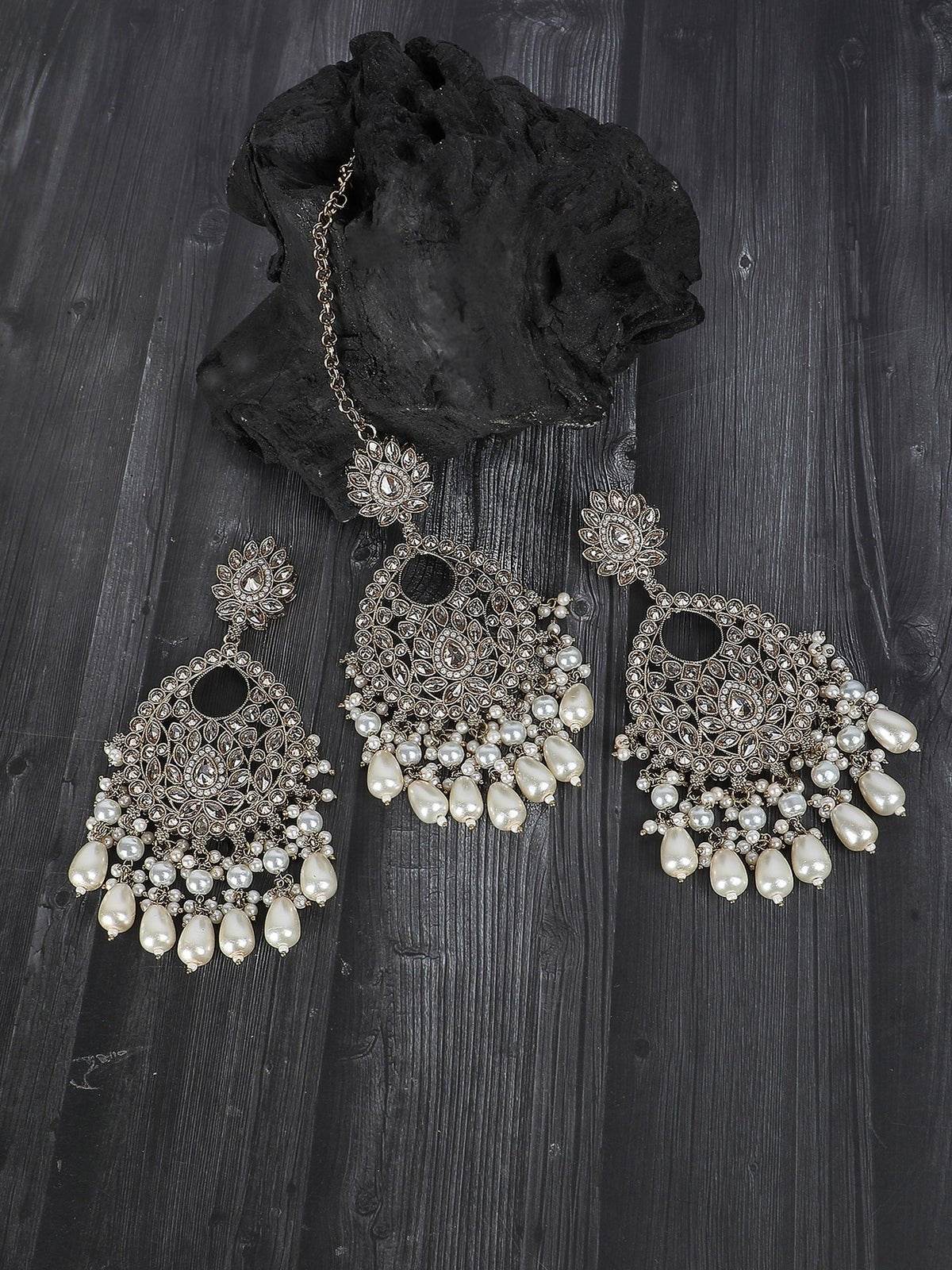 Gold-Plated Kundan Chandbaali and Maangtikka set - Auraa Trends