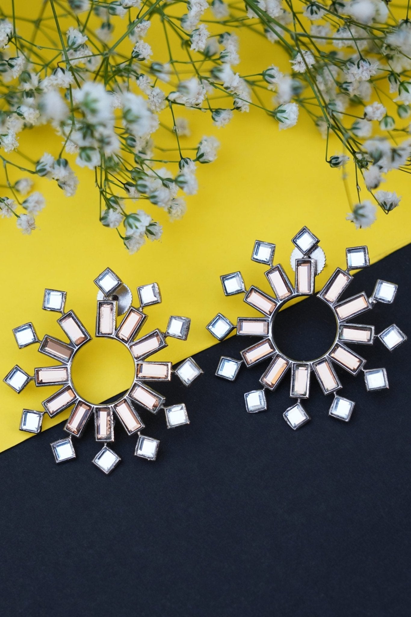 Gold Plated Kundan Stud Earrings - Elegant Radiance - Auraa Trends - Studs - # - Auraa Trends - Gold Plated Kundan Stud Earrings - Elegant Radiance