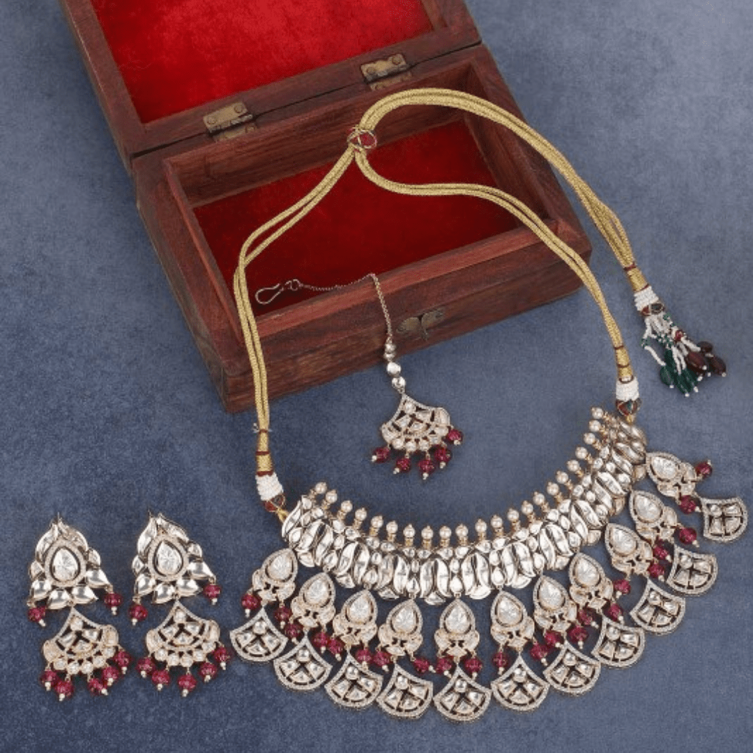 Gold Plated Kundan Studded & Pearls Beaded Necklace Set - Auraa Trends - Choker - Gold Plated Kundan Studded Necklace Set