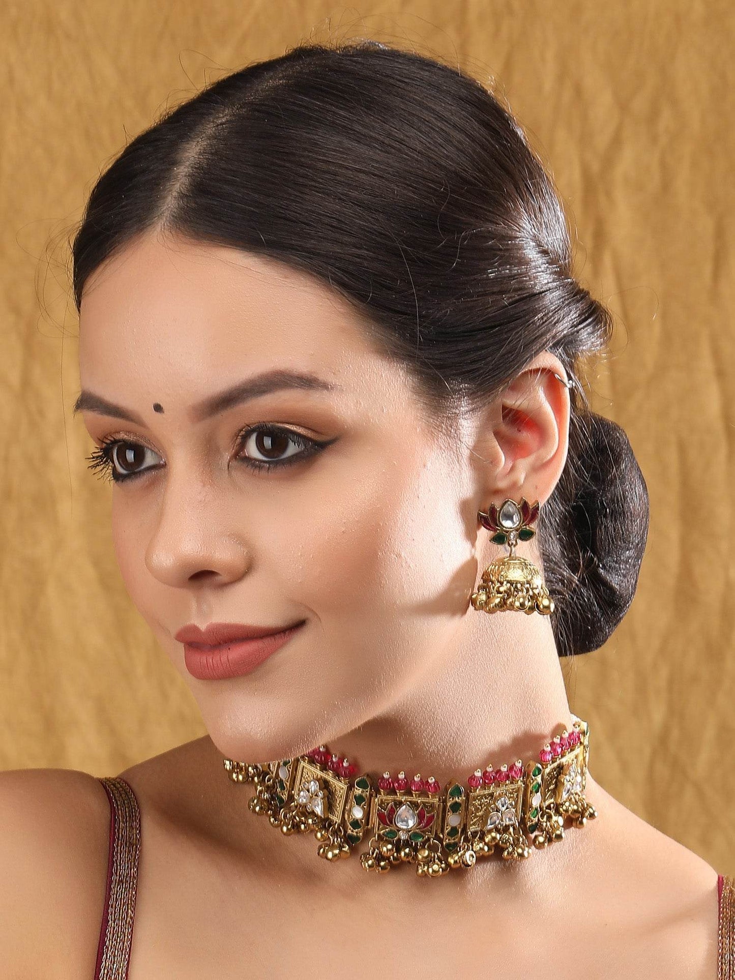 Gold-Toned & White Gold Plated Kundan-Polki Handcrafted Choker Necklace Set - Auraa Trends