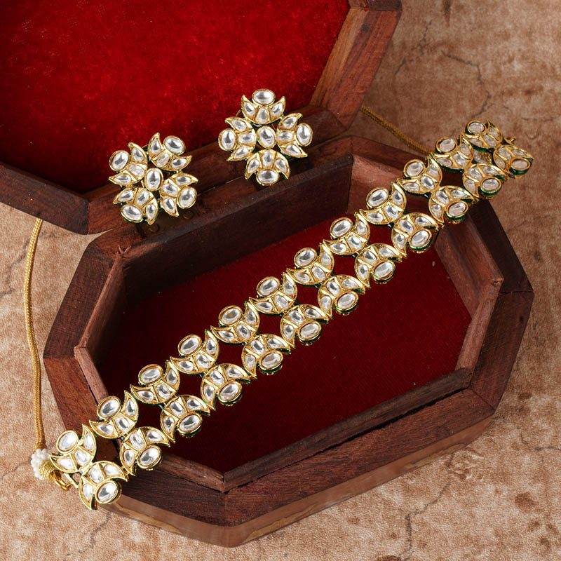 Kundan Choker Set Plated in 22KT Gold with Stud Earrings - Auraa Trends