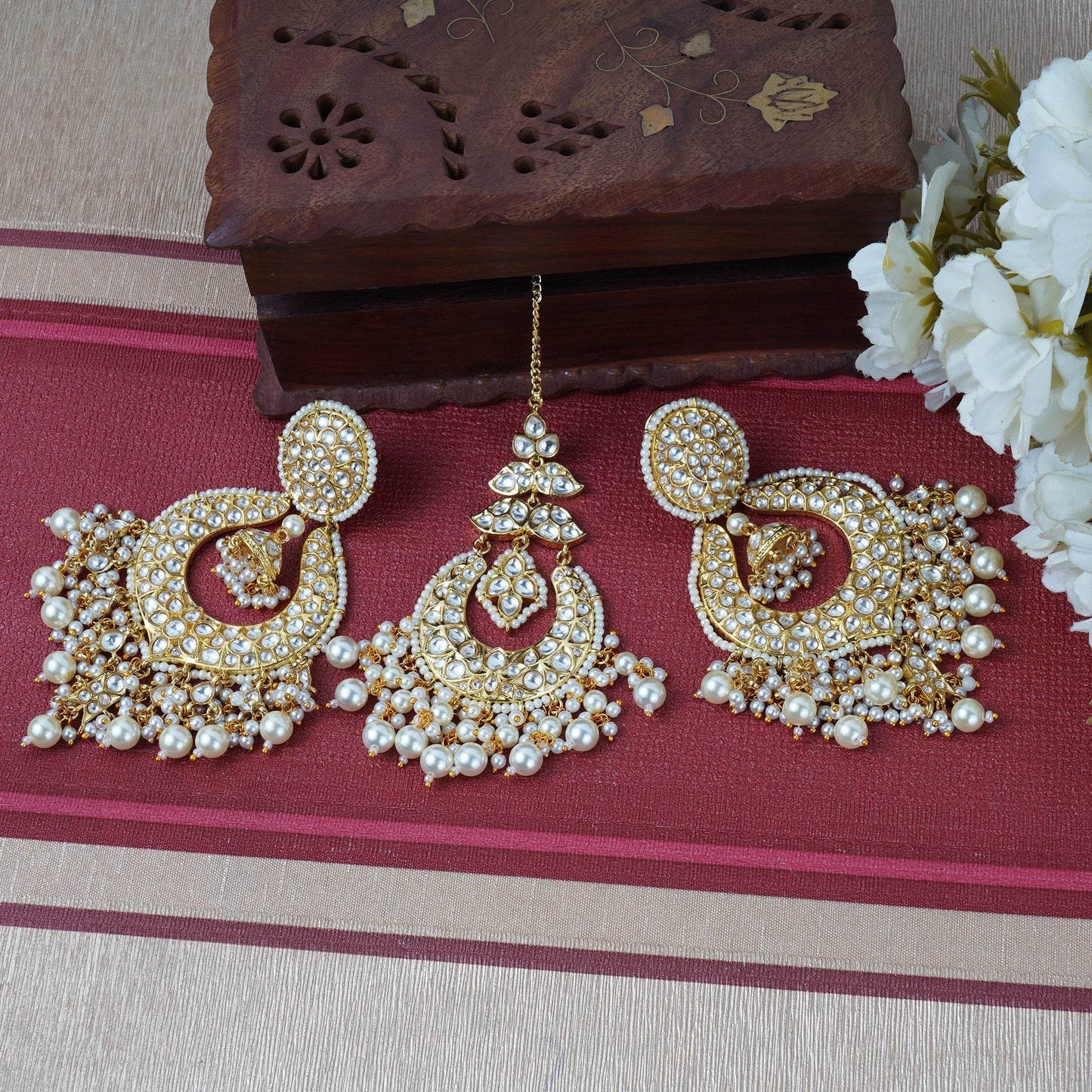 Kundan Earrings and Maangtikka Set - Auraa Trends