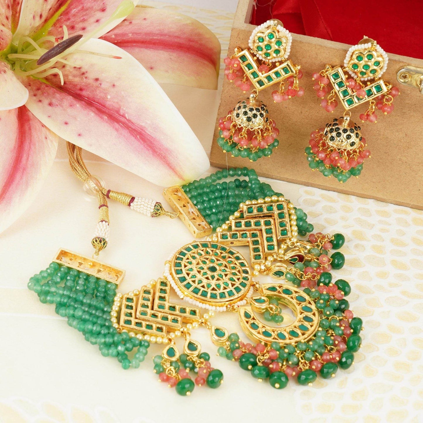 Kundan necklace set is a must-have for women looking to add a touch of elegance and luxury to their ensemble - Auraa Trends