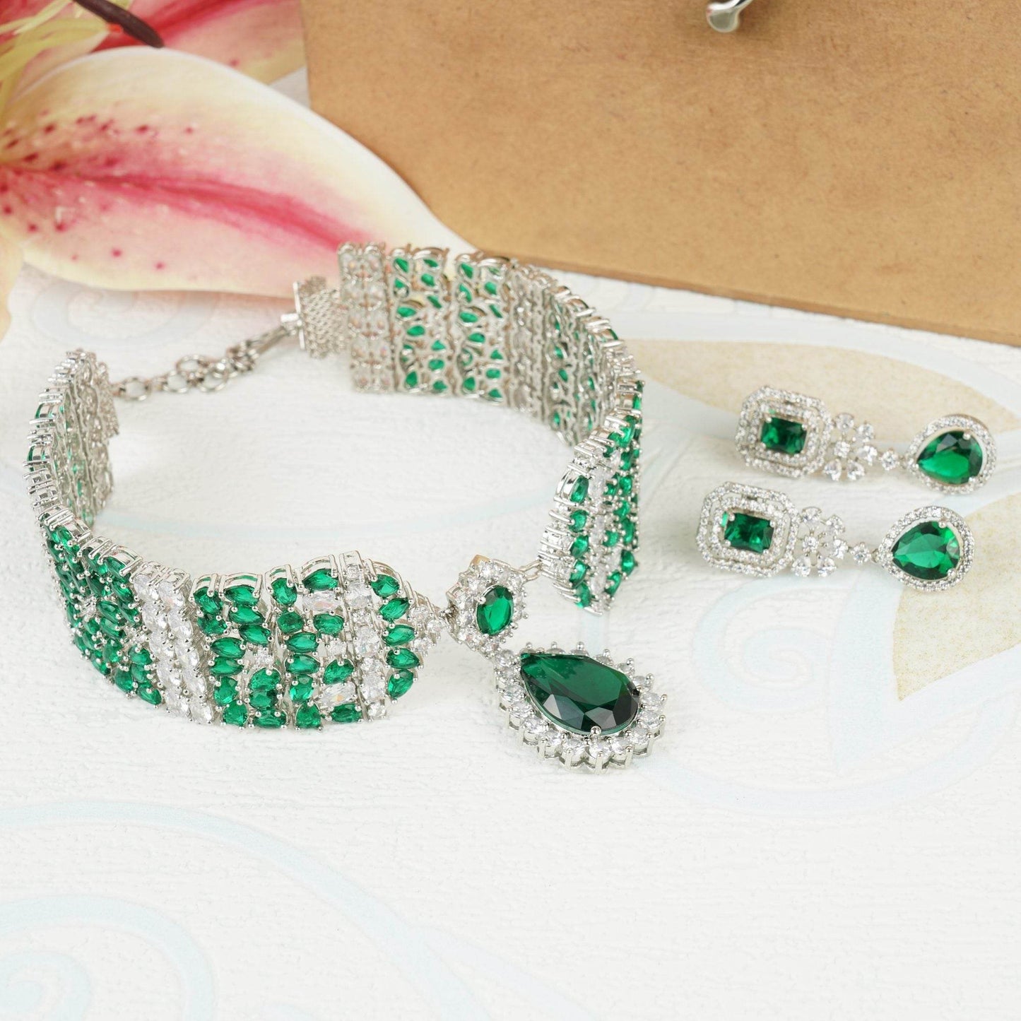 Luxurious Diamante & Emerald Choker Necklace Set - Auraa Trends