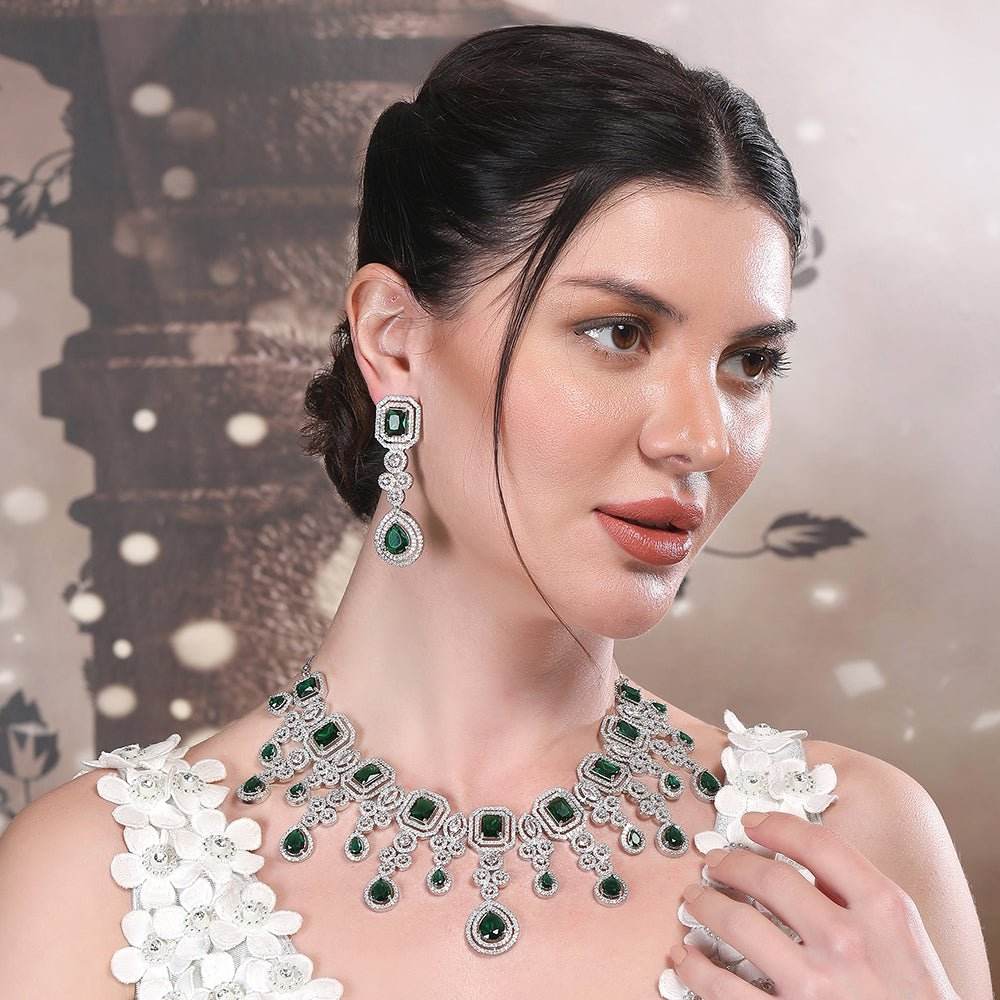Luxurious Emerald and Diamond-Studded Silver Necklace Set - Auraa Trends