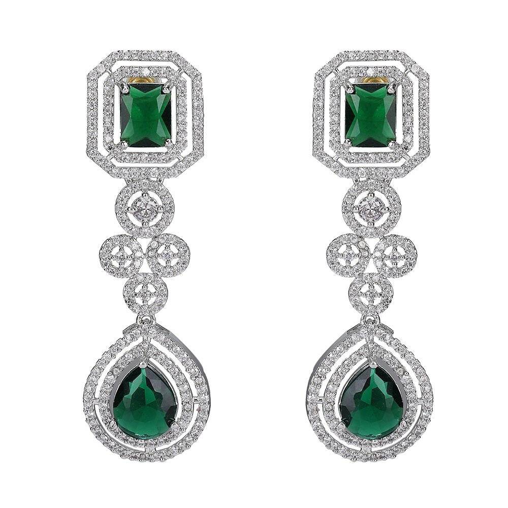 Luxurious Emerald and Diamond-Studded Silver Necklace Set - Auraa Trends