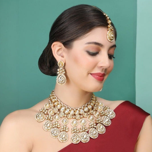 Maang Tikka & Kundan Pearl Choker Necklace Set - Auraa Trends - necklace -  - Auraa Trends - Maang Tikka & Kundan Pearl Choker Necklace Set