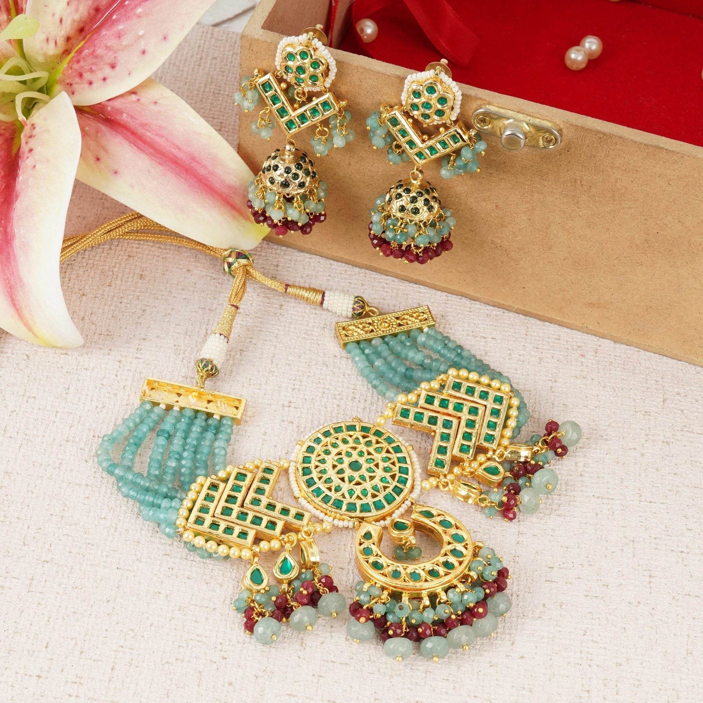 Mesmerizing Kundan Necklace Set - Auraa Trends