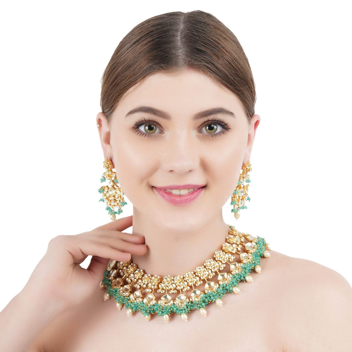 Noble Kundan Necklace Set with Green Embelishments - Auraa Trends