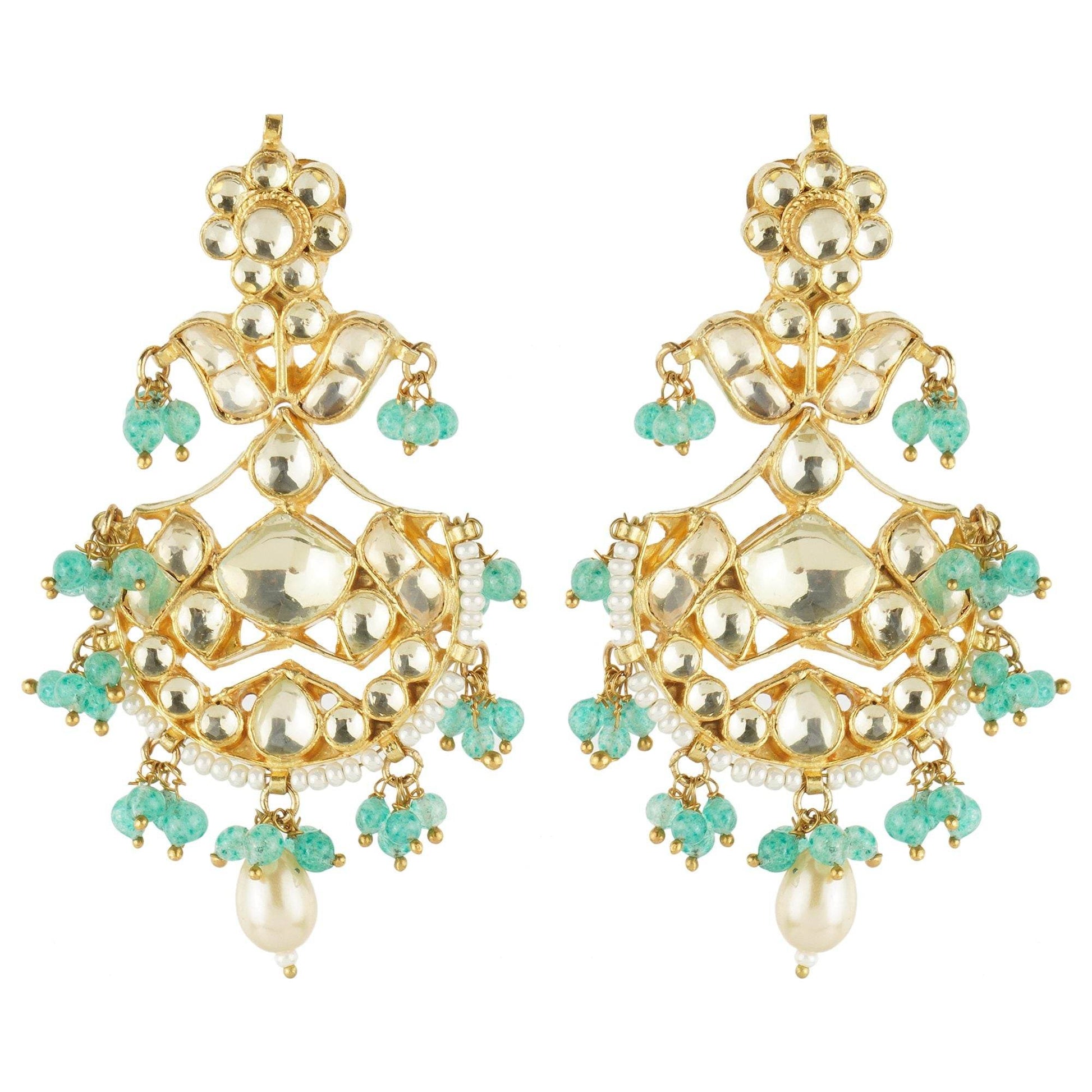 Noble Kundan Necklace Set with Green Embelishments - Auraa Trends