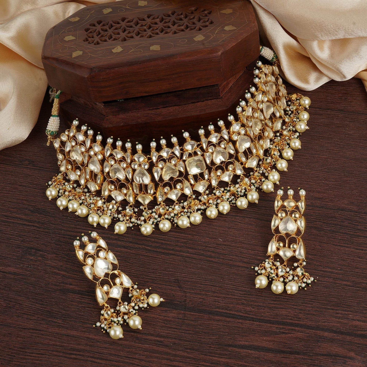 Prestigious Kundan Necklace Set - Auraa Trends