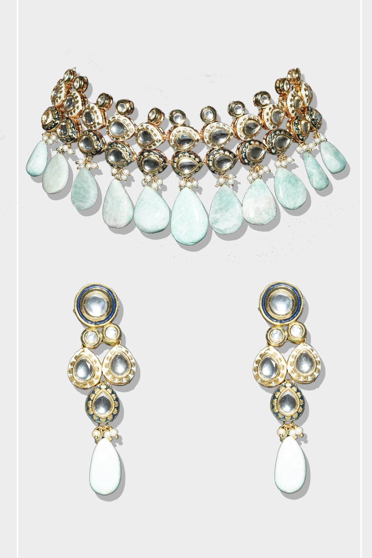 Queenly Gold Plated Kundan Necklace Set - Auraa Trends