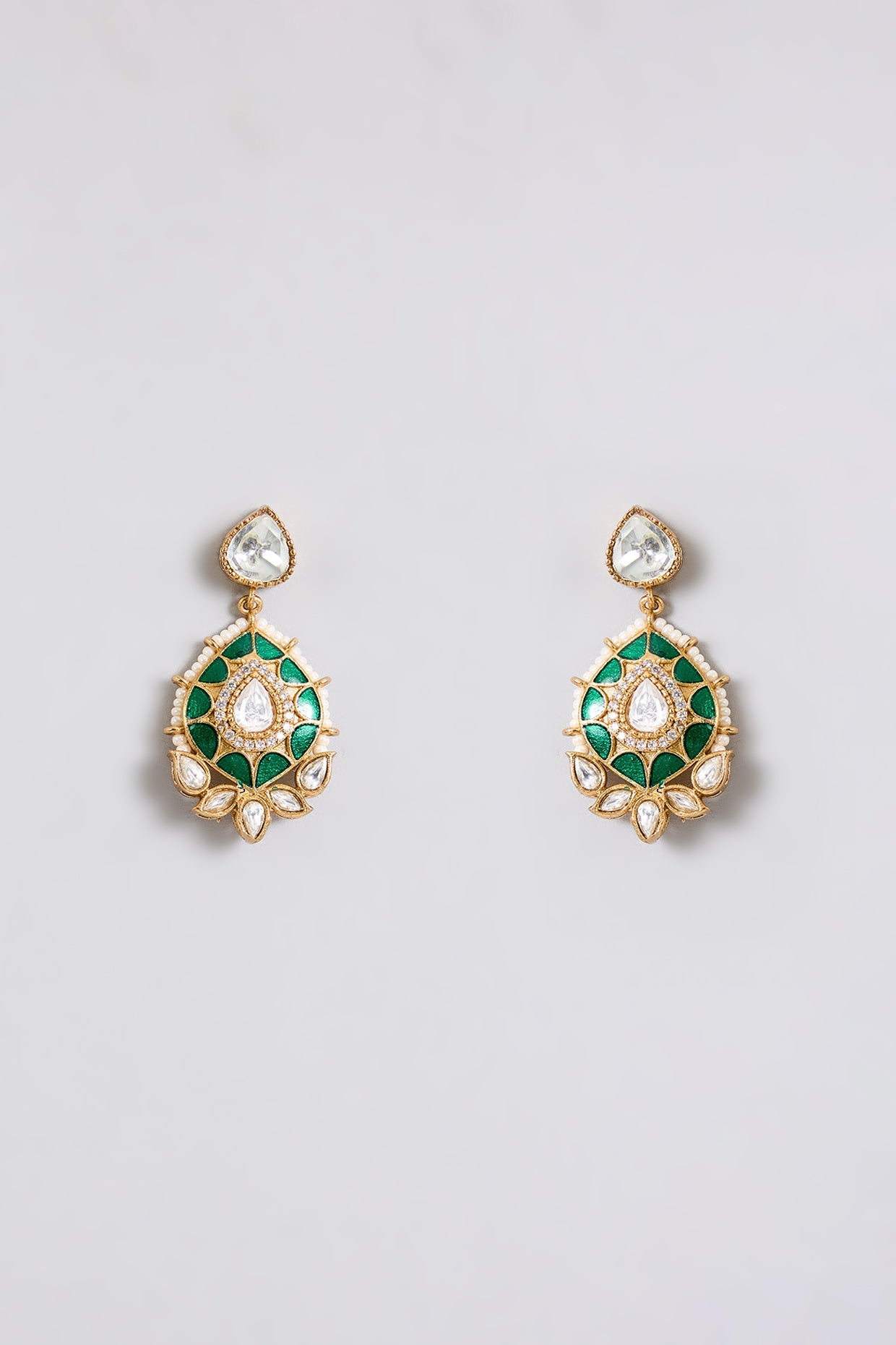 Royal Emerald Drop Kundan Choker Set with Pearl Detailing - Auraa Trends - choker - Royal Emerald Drop Kundan Choker Set