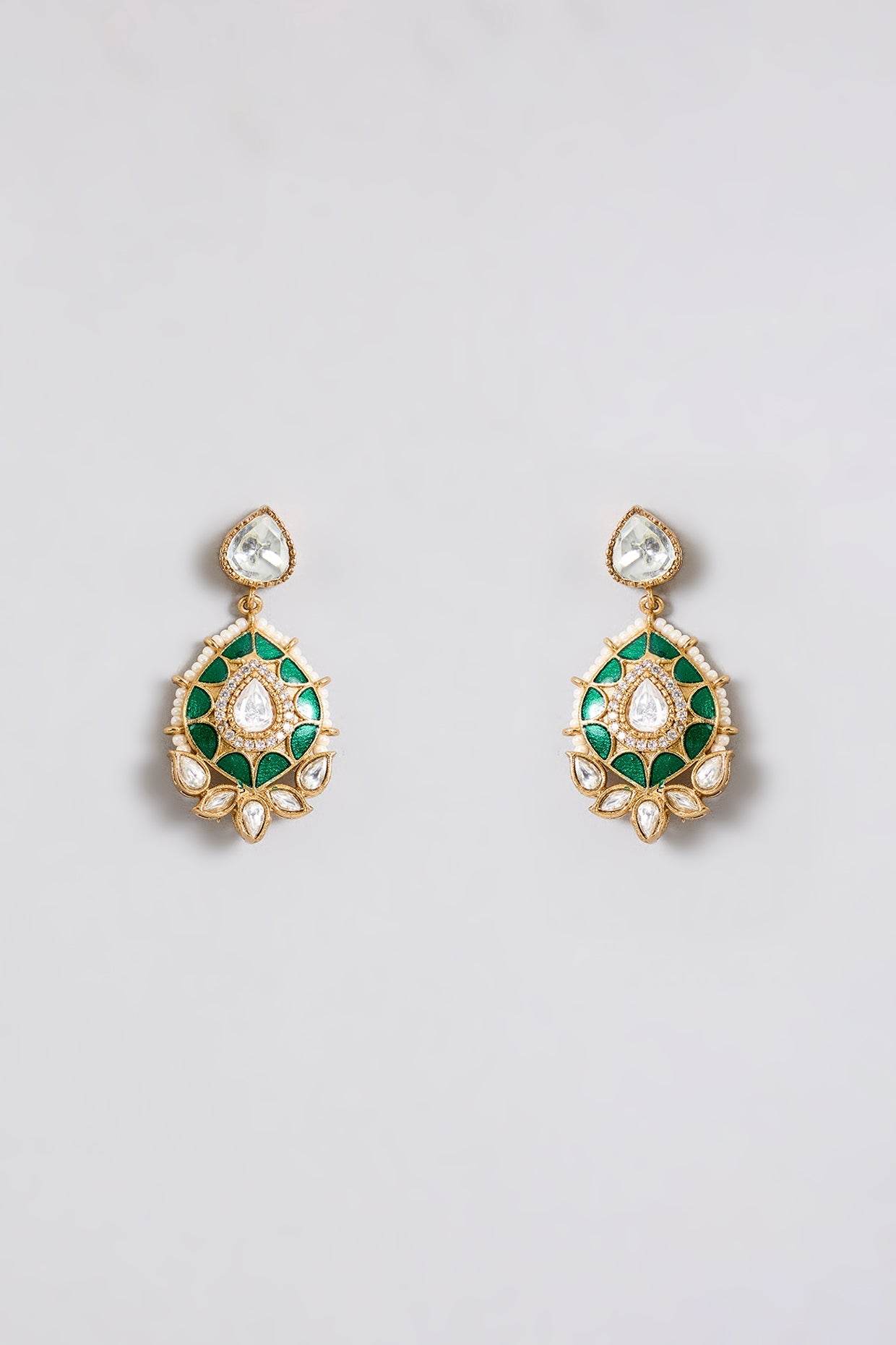 Royal Emerald Drop Kundan Choker Set with Pearl Detailing - Auraa Trends