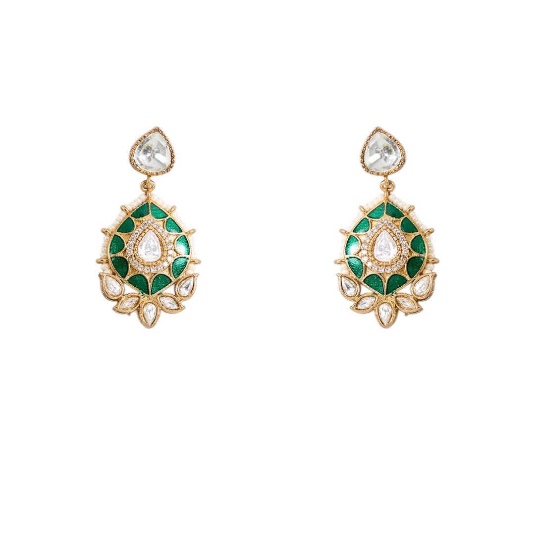 Royal Emerald Drop Kundan Choker Set with Pearl Detailing - Auraa Trends - choker - Royal Emerald Drop Kundan Choker Set