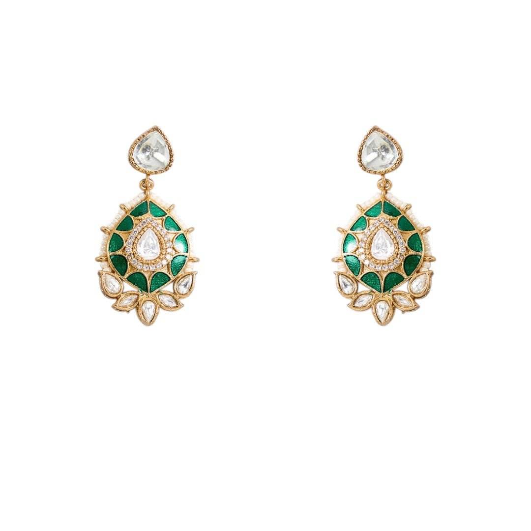 Royal Emerald Drop Kundan Choker Set with Pearl Detailing - Auraa Trends