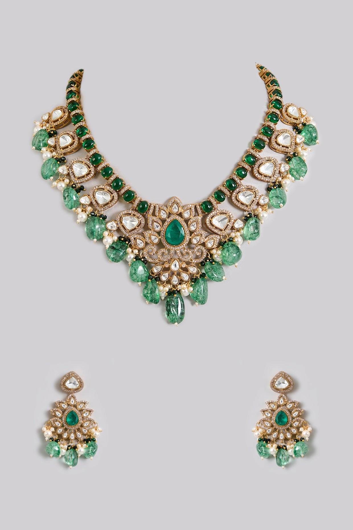 Royal Green Kundan Emerald Drop Bridal Necklace Set - Auraa Trends - Necklace - Traditional choker set Antique gold jewelry